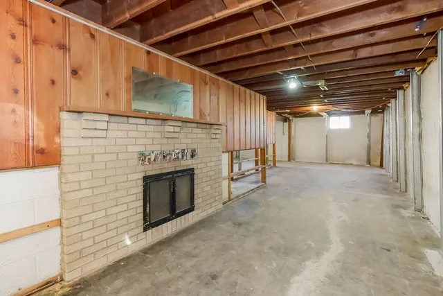 $211,000 | 1104 Northeast Shady Ln Drive, Kansas City, MO 64118