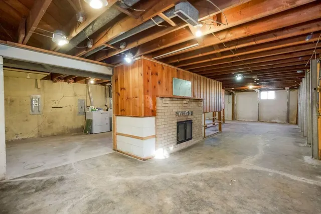 $211,000 | 1104 Northeast Shady Ln Drive, Kansas City, MO 64118