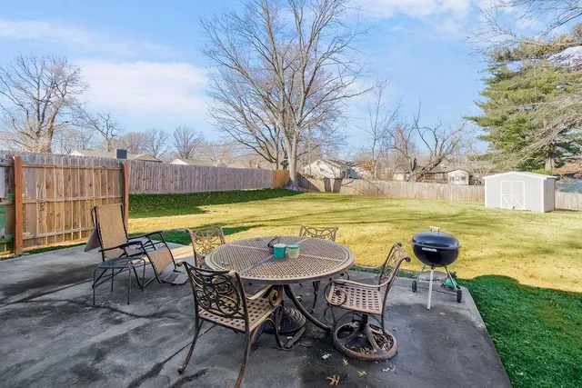 $211,000 | 1104 Northeast Shady Ln Drive, Kansas City, MO 64118