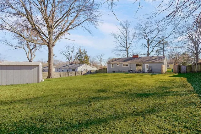 $211,000 | 1104 Northeast Shady Ln Drive, Kansas City, MO 64118