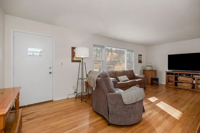 $211,000 | 1104 Northeast Shady Ln Drive, Kansas City, MO 64118