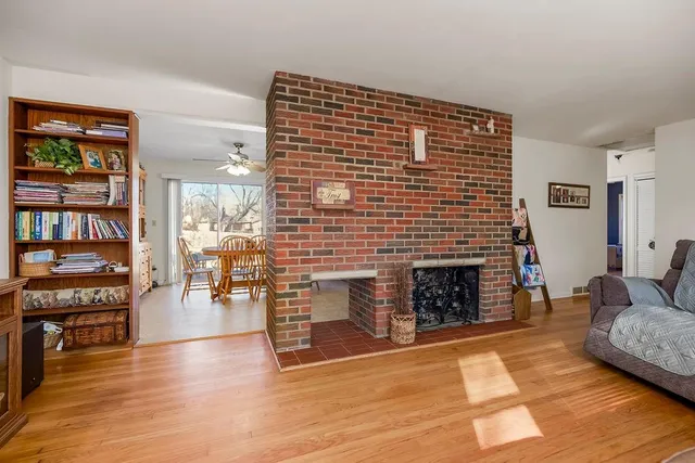 $211,000 | 1104 Northeast Shady Ln Drive, Kansas City, MO 64118