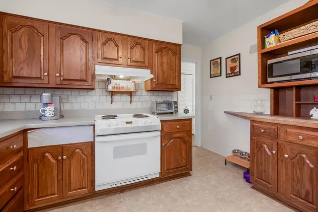 $211,000 | 1104 Northeast Shady Ln Drive, Kansas City, MO 64118