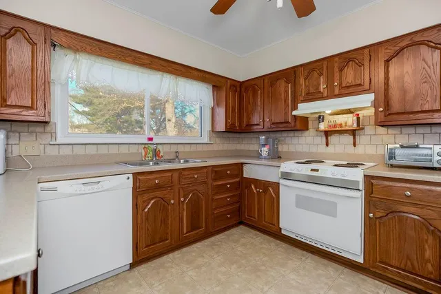 $211,000 | 1104 Northeast Shady Ln Drive, Kansas City, MO 64118