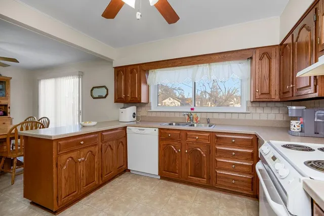 $211,000 | 1104 Northeast Shady Ln Drive, Kansas City, MO 64118