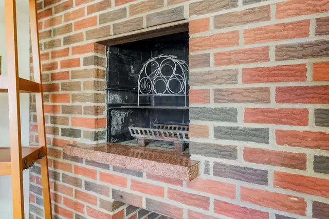 $211,000 | 1104 Northeast Shady Ln Drive, Kansas City, MO 64118