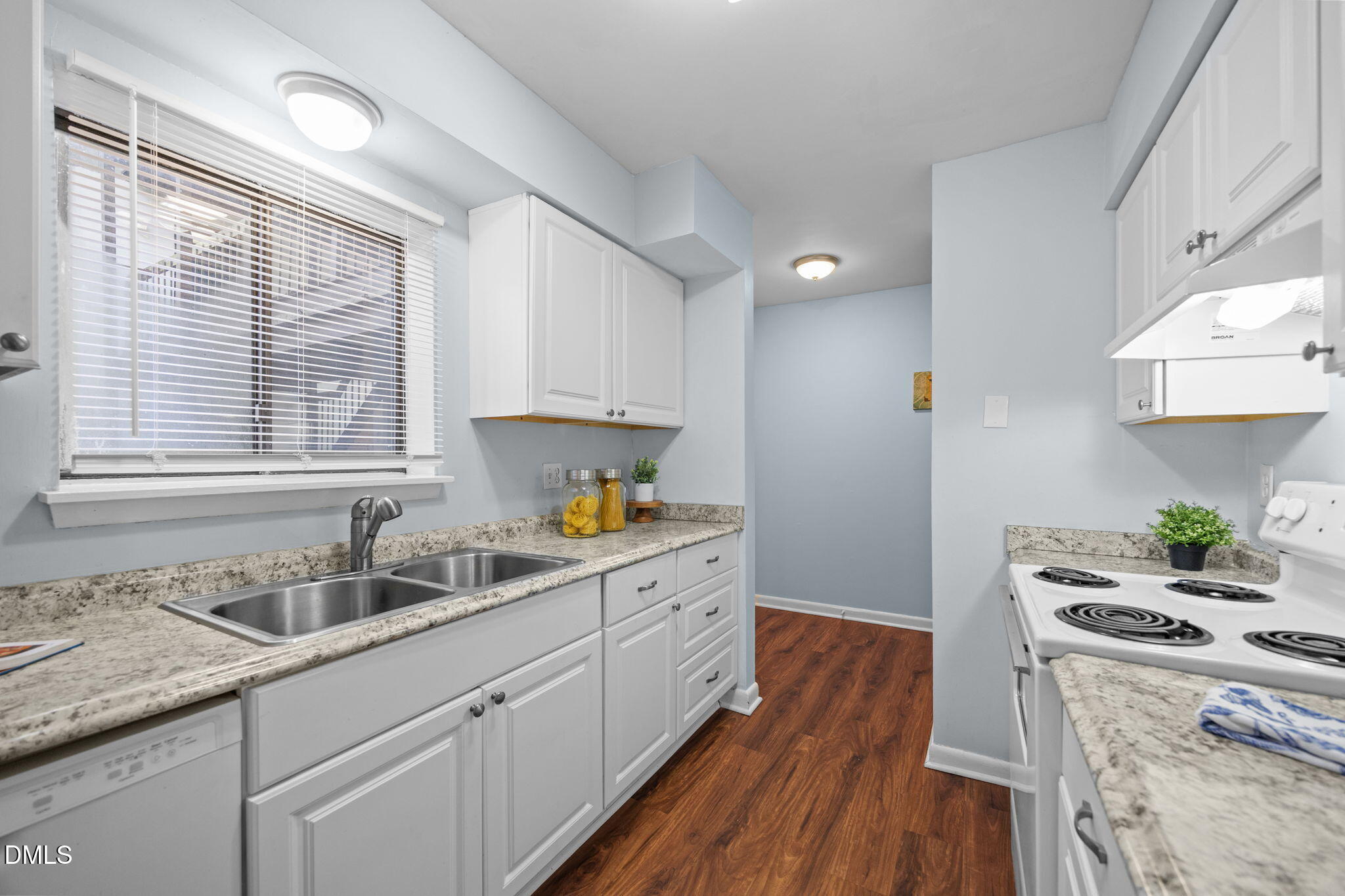 514 Pine Ridge Place Raleigh, NC 27609 - Photo 22 of 38 17-web-or-mls-IMG_4108