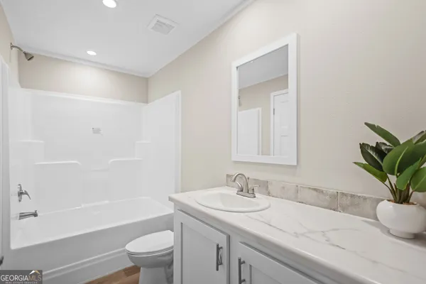 $218,900 | 4030 Lake Mayers Road, Baxley, GA 31513