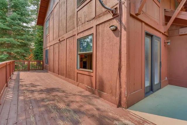 a view of a house with backyard space