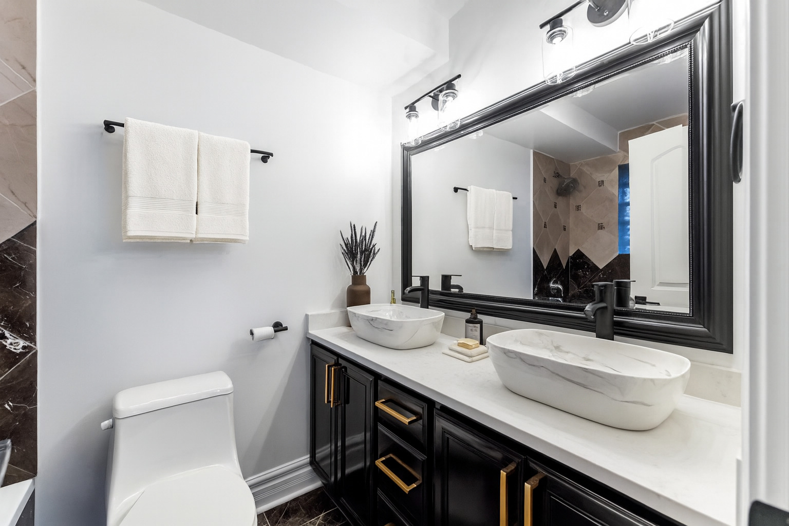 542 East 44th Street, Unit GARDEN Chicago, IL 60653 - Photo 12 of 18 a bathroom with a sink and a mirror