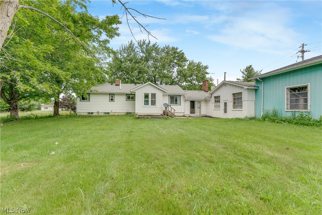 16107 Moseley Road Madison, OH 44057 - Photo 28 of 40 Expansive green lawn with mature trees