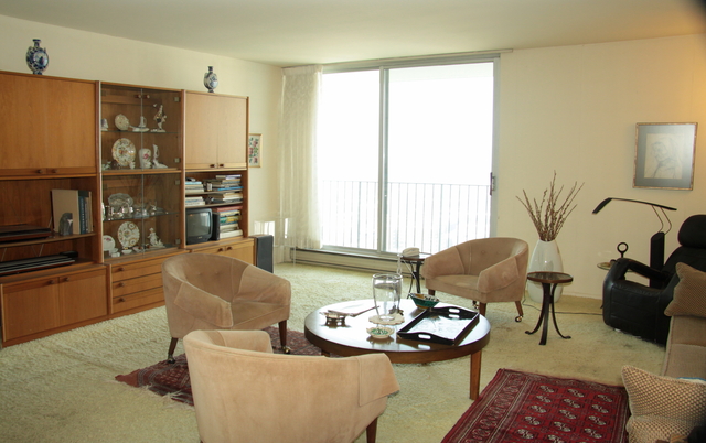 6033 North Sheridan Road, Unit 37K Chicago, IL 60660 - Photo 11 of 18 a living room with furniture and floor to ceiling window