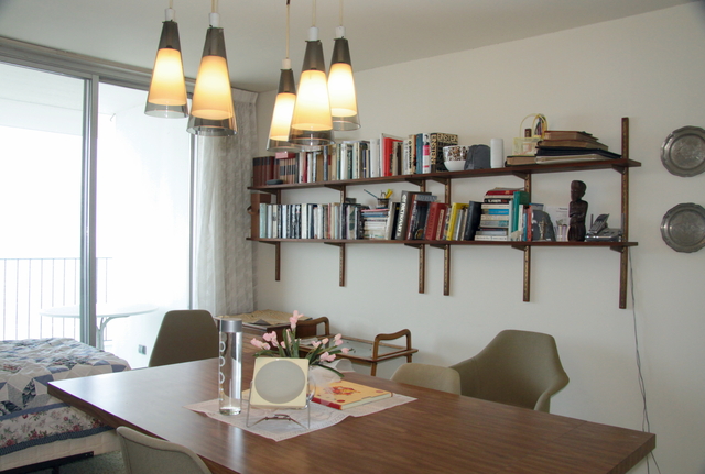 6033 North Sheridan Road, Unit 37K Chicago, IL 60660 - Photo 13 of 18 a living room with furniture and a book shelf
