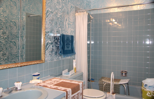 6033 North Sheridan Road, Unit 37K Chicago, IL 60660 - Photo 16 of 18 a bathroom with a sink and toilet
