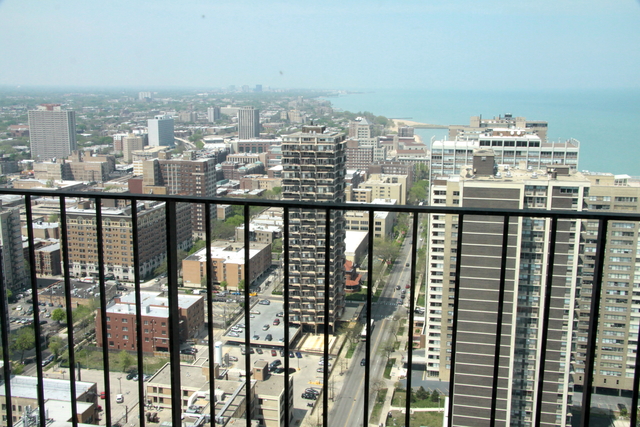 6033 North Sheridan Road, Unit 37K Chicago, IL 60660 - Photo 4 of 18 a view of a city view from a balcony