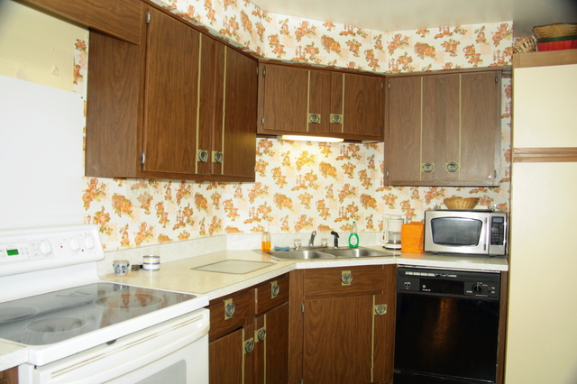 6033 North Sheridan Road, Unit 37K Chicago, IL 60660 - Photo 8 of 18 a kitchen with a sink and cabinets