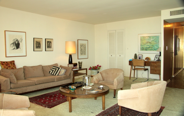 6033 North Sheridan Road, Unit 37K Chicago, IL 60660 - Photo 10 of 18 a living room with furniture and a large window