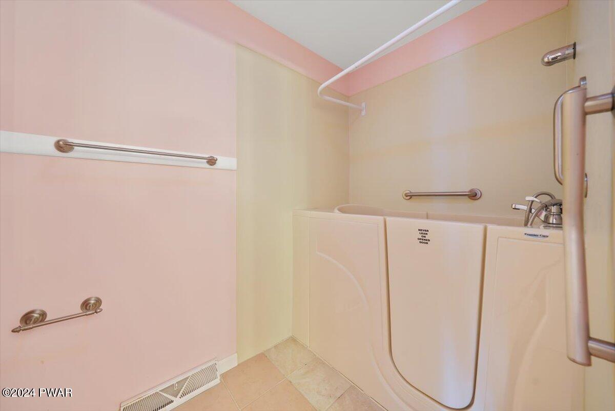 121 Caribou Road Dingmans Ferry, PA 18328 - Photo 25 of 38 Primary Bathroom