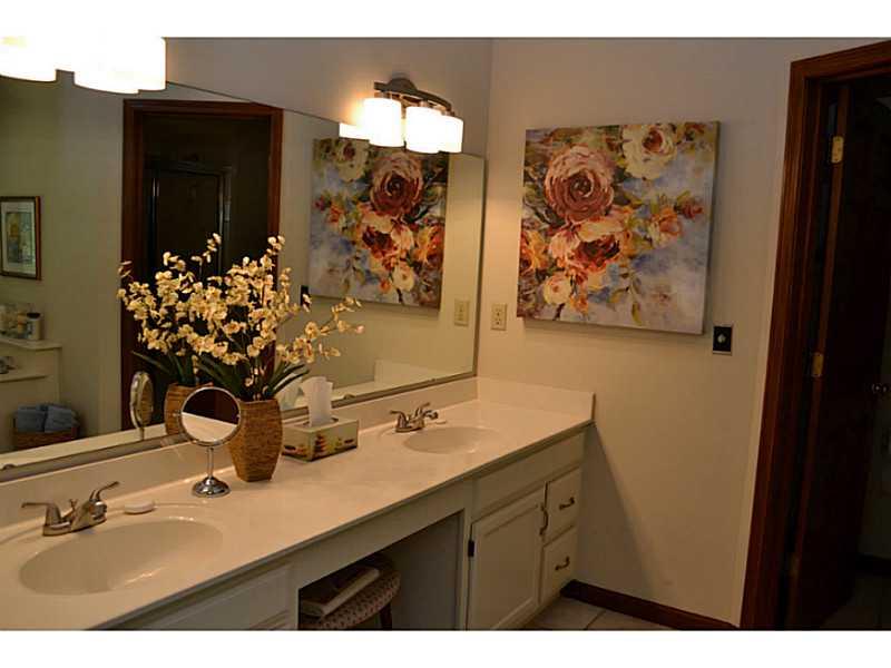 9686 Decatur Drive Indianapolis, IN 46256 - Photo 13 of 20 Gallery Image 13