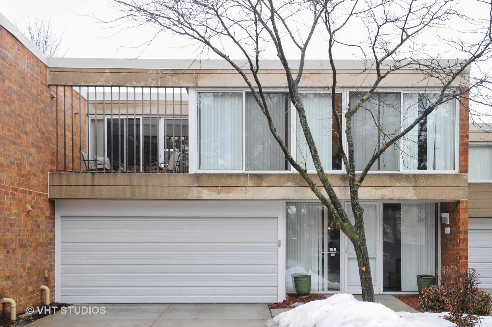 188 Wellington Road Northbrook, IL 60062 - Photo 1 of 14 Gallery Image 1