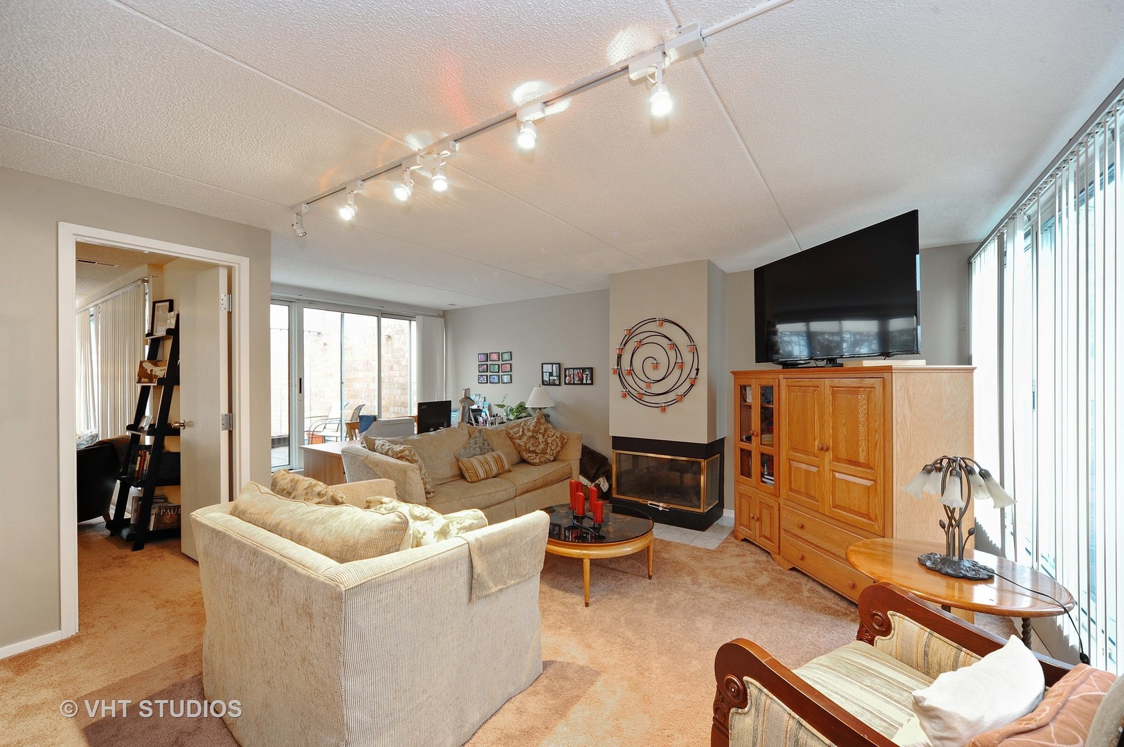 188 Wellington Road Northbrook, IL 60062 - Photo 5 of 14 Gallery Image 5