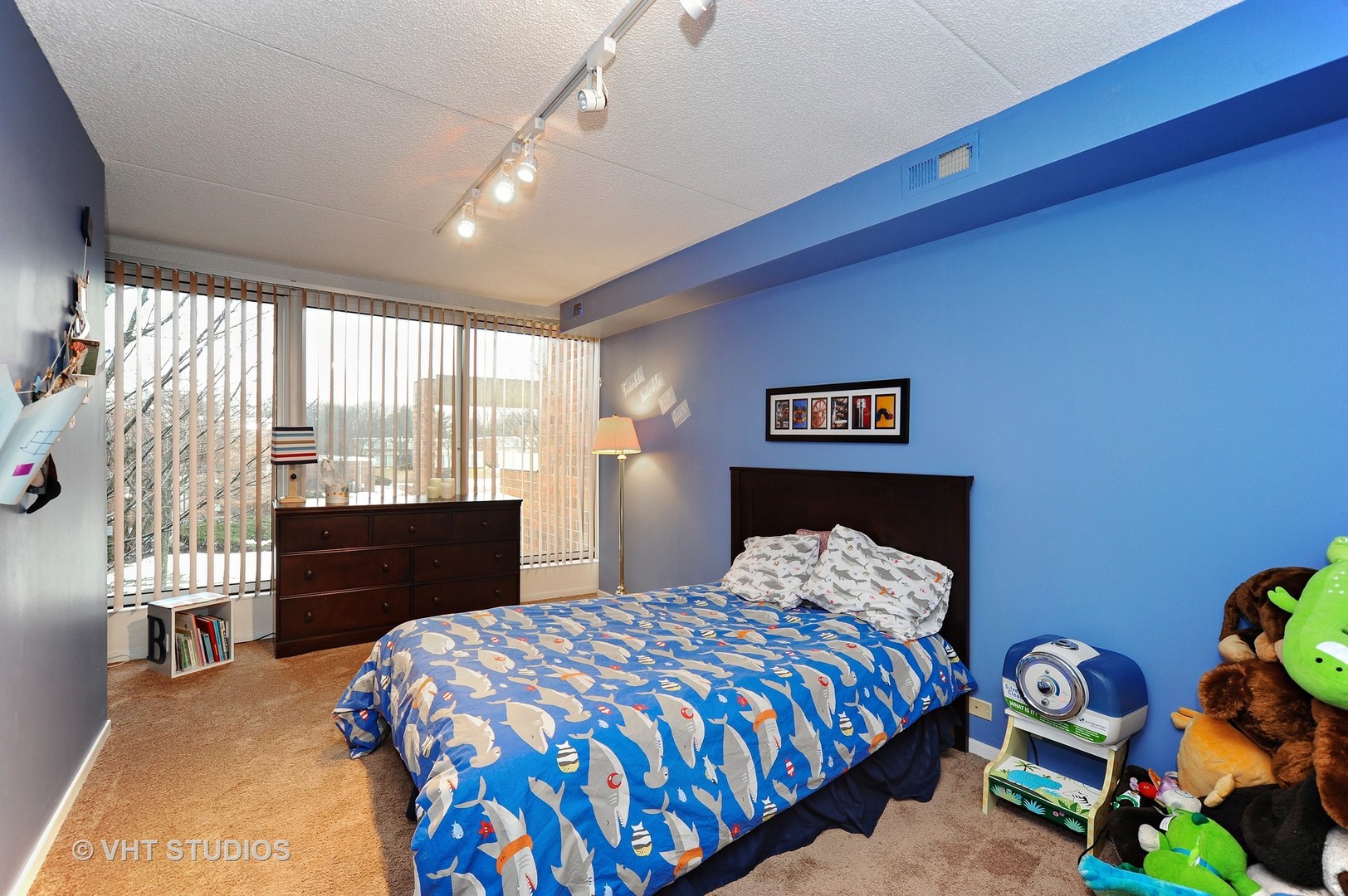 188 Wellington Road Northbrook, IL 60062 - Photo 8 of 14 Gallery Image 8