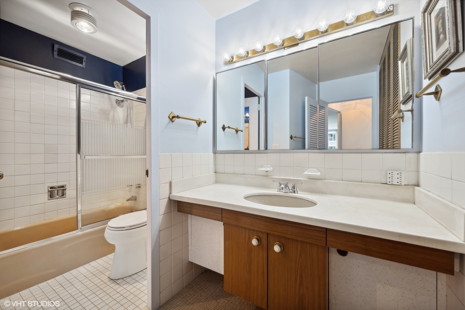 4250 North Marine Drive, Unit 2115 Chicago, IL 60613 - Photo 15 of 24 a bathroom with a sink a toilet a large mirror and shower