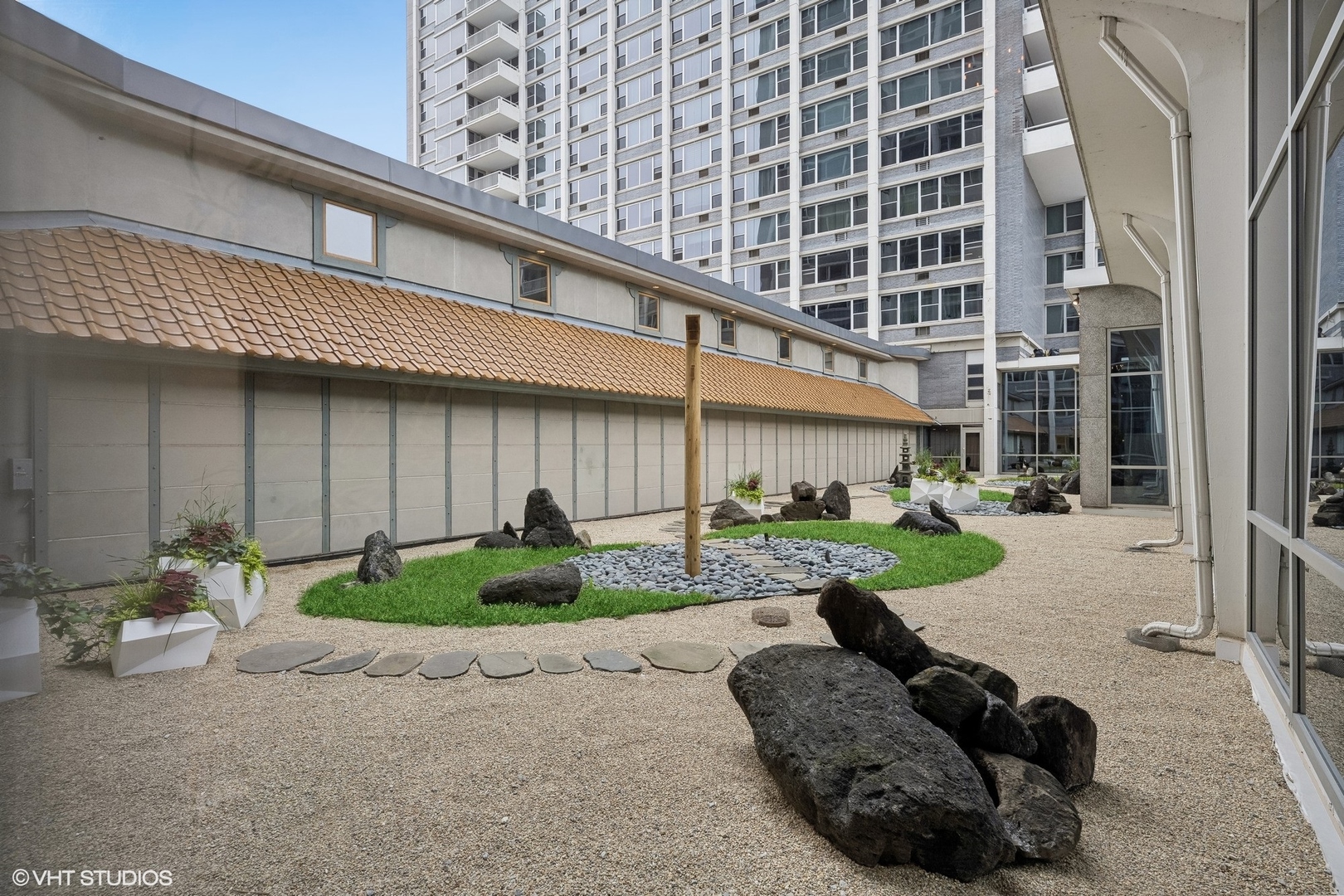 4250 North Marine Drive, Unit 2115 Chicago, IL 60613 - Photo 19 of 24 a house view with a outdoor space