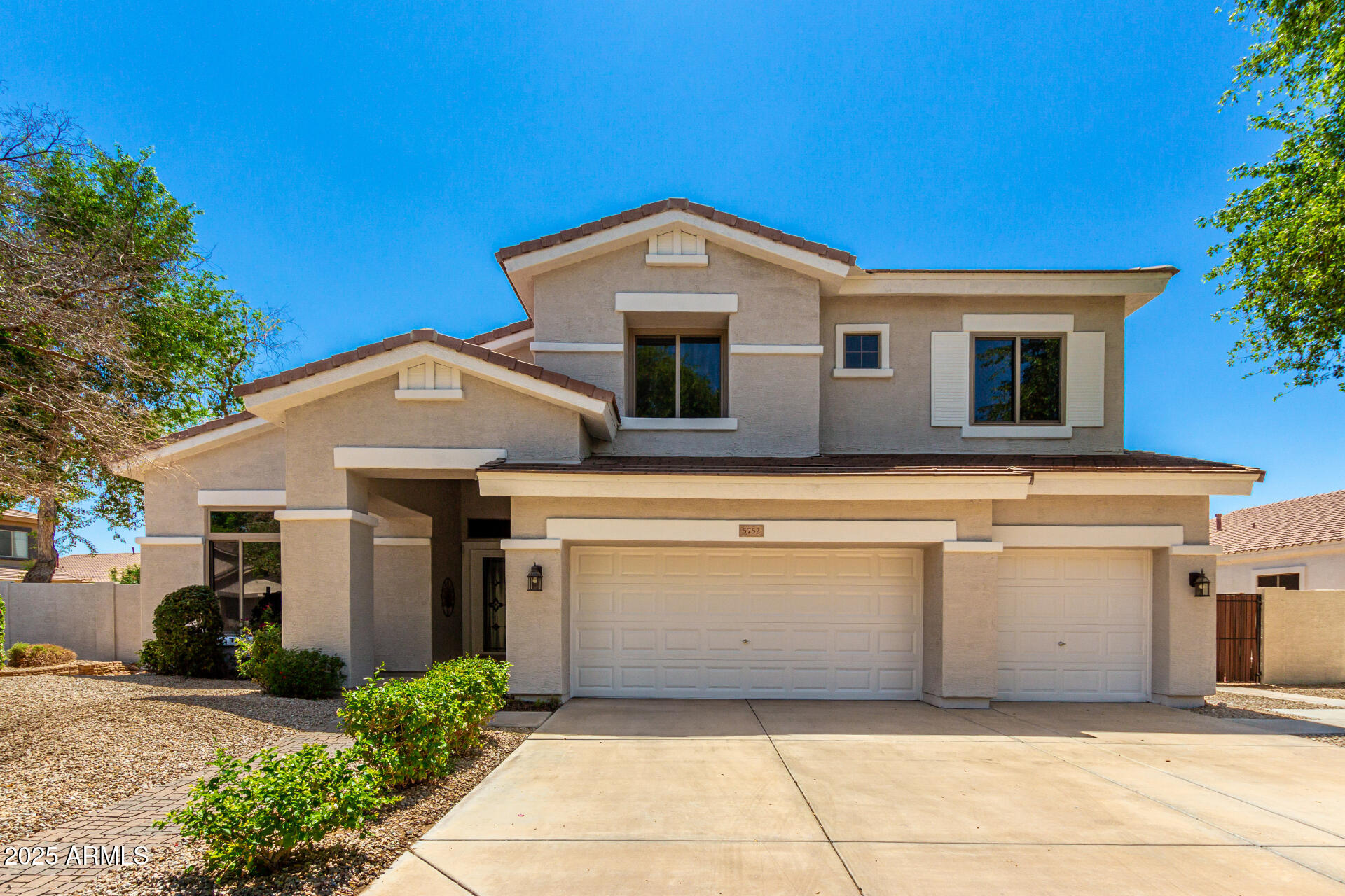 5752 South Crossbow Place Chandler, AZ 85249 - Photo 2 of 51 04-Crossbow