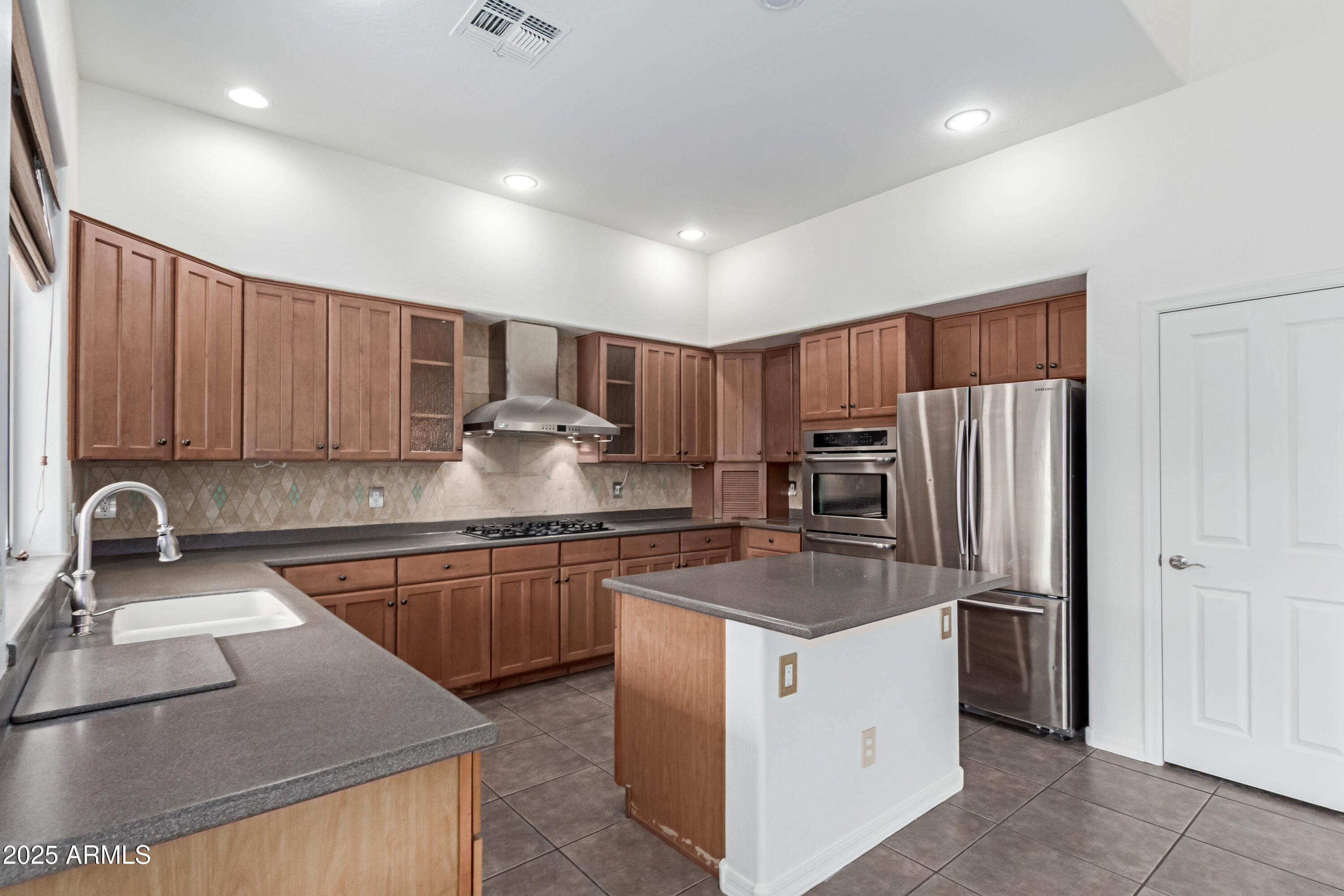 5752 South Crossbow Place Chandler, AZ 85249 - Photo 8 of 51 a kitchen with stainless steel appliances granite countertop a sink stove and refrigerator