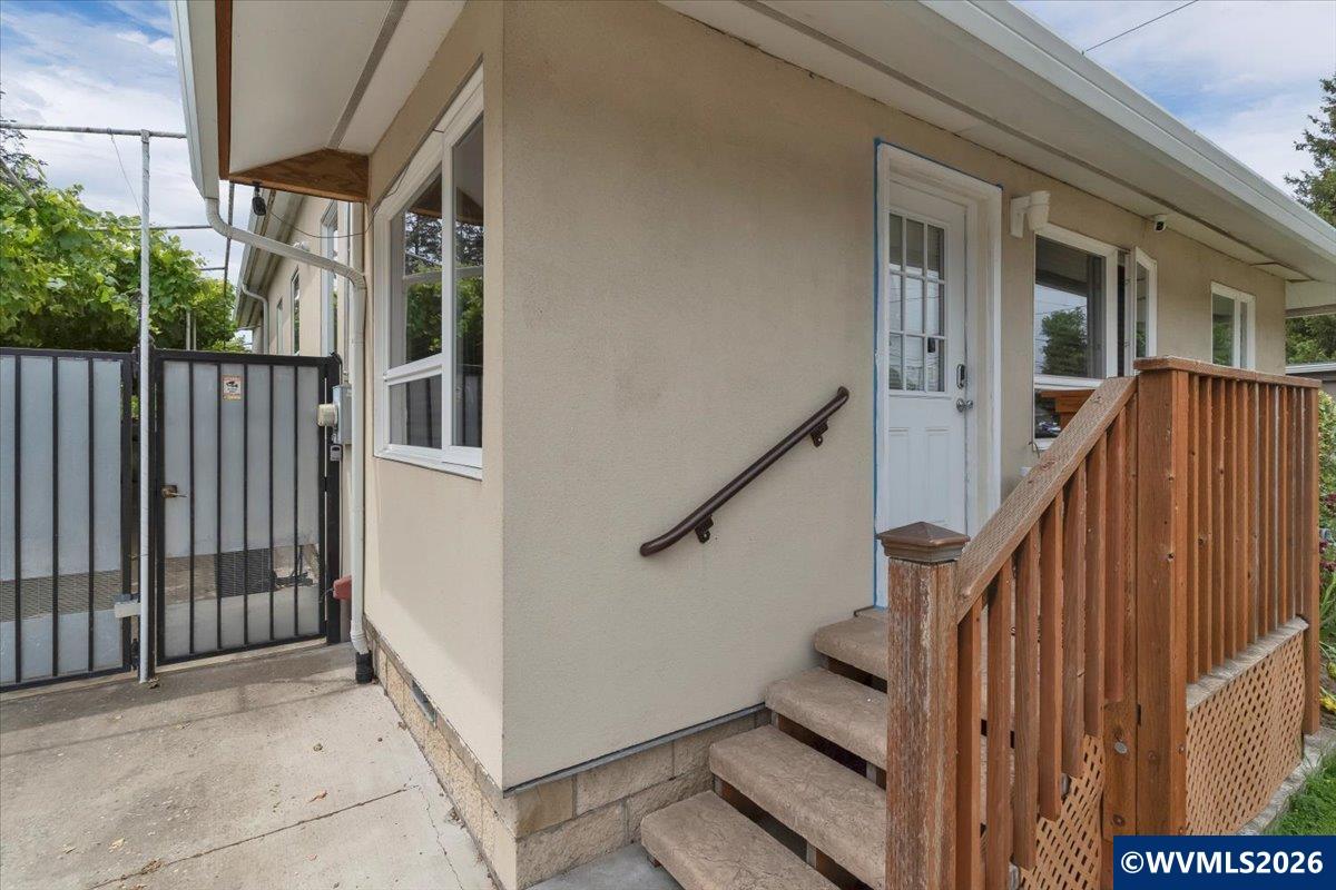 341 25th Street Southeast Salem, OR 97301 - Photo 10 of 50