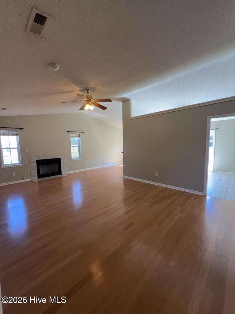 306 Kenilworth Place Hubert, NC 28539 - Photo 3 of 17 Living Room