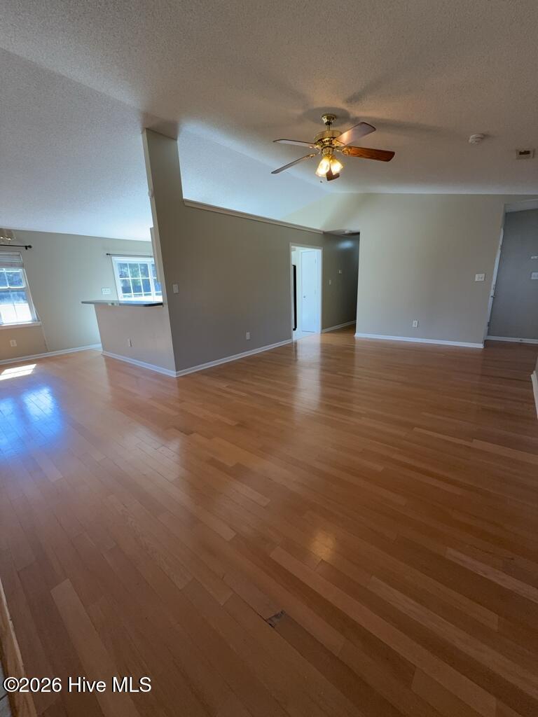 306 Kenilworth Place Hubert, NC 28539 - Photo 4 of 17 Living Room