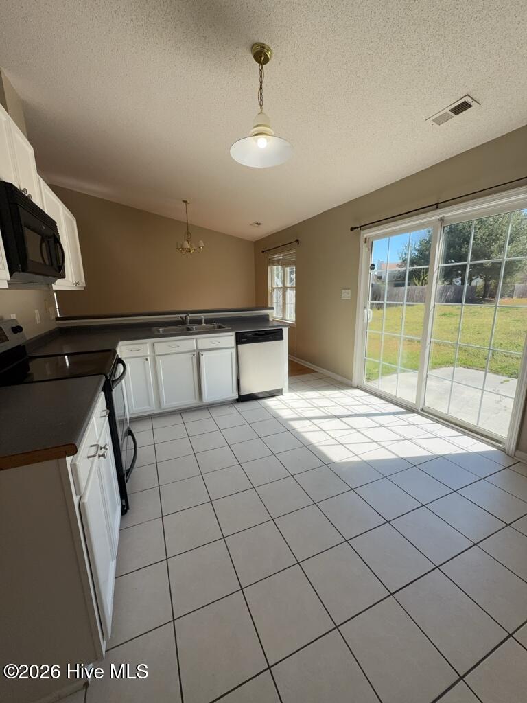 306 Kenilworth Place Hubert, NC 28539 - Photo 5 of 17 Kitchen