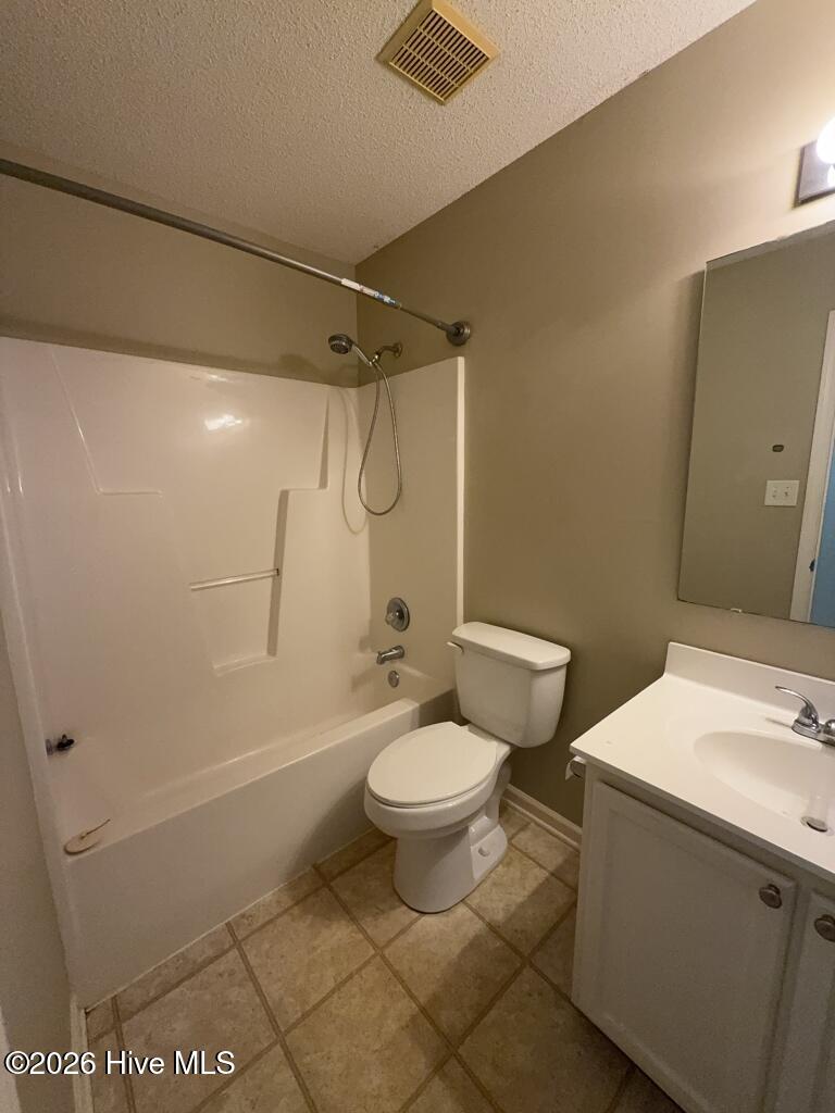 306 Kenilworth Place Hubert, NC 28539 - Photo 9 of 17 Hall Bathroom