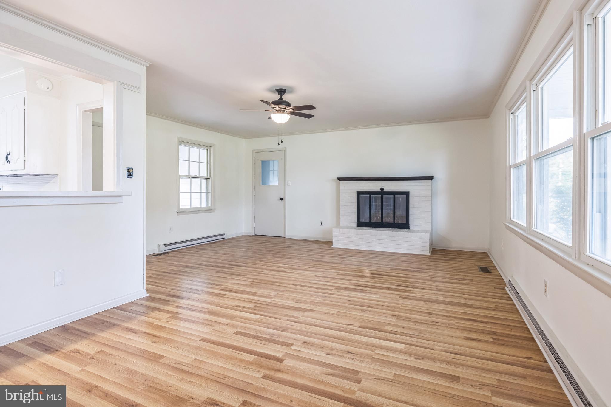 29136 Discount Land Road Laurel, DE 19956 - Photo 4 of 26 Living Room
