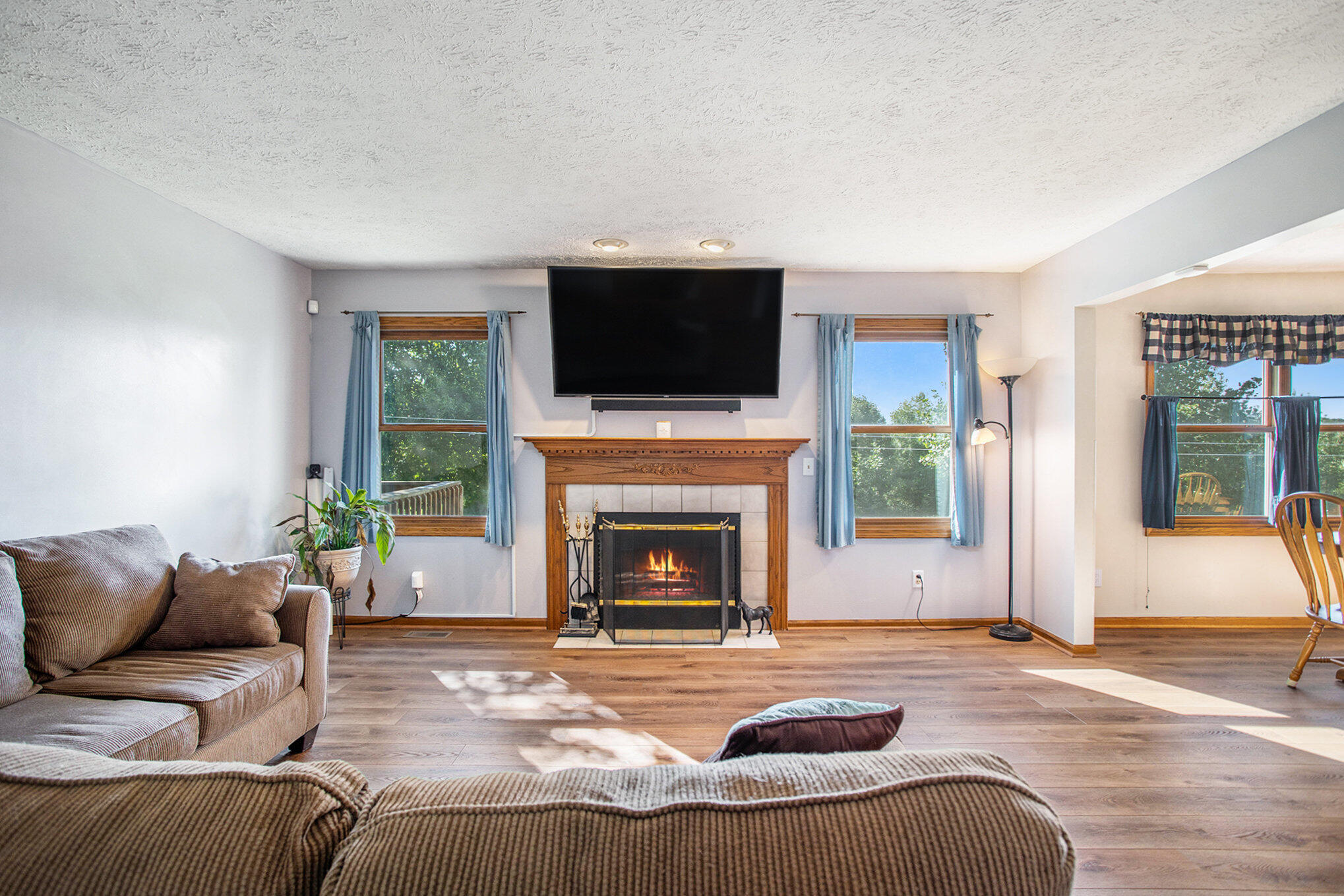 7060 Marshall Road Olivet, MI 49076 - Photo 3 of 35 Living Room 1