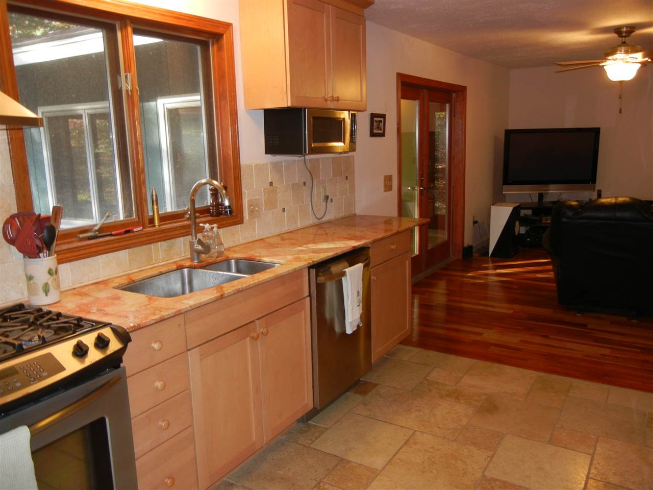 8 Lawrence Road Merrimack, NH 03054 - Photo 4 of 37