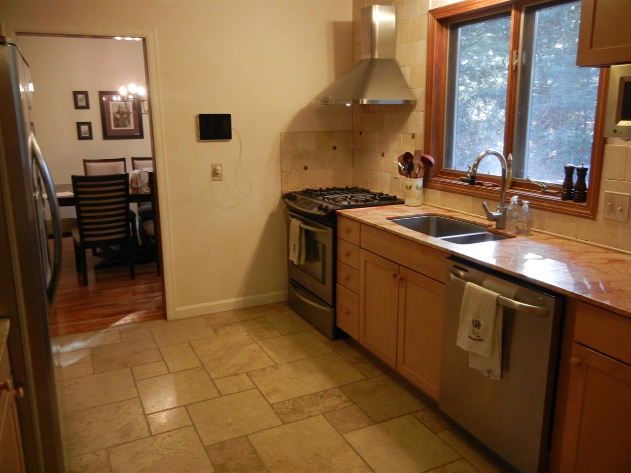 8 Lawrence Road Merrimack, NH 03054 - Photo 5 of 37