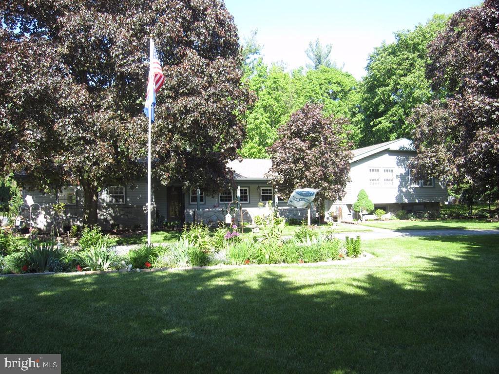 2701 Brookfield Road Lancaster, PA 17601 - Photo 2 of 36
