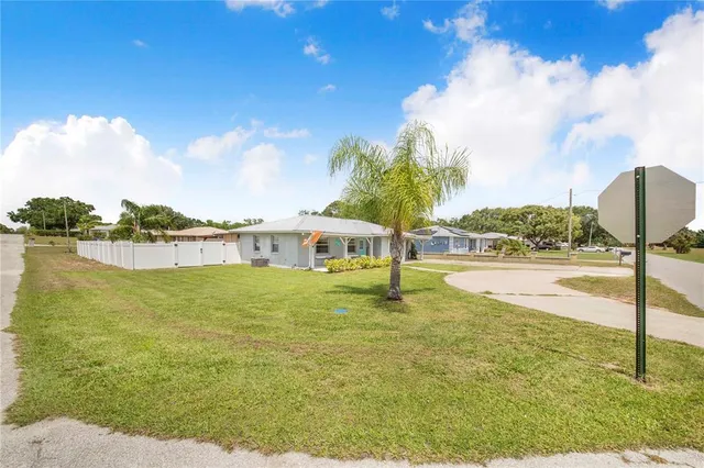 $305,000 | 498 West 7th Street, Frostproof, FL 33843