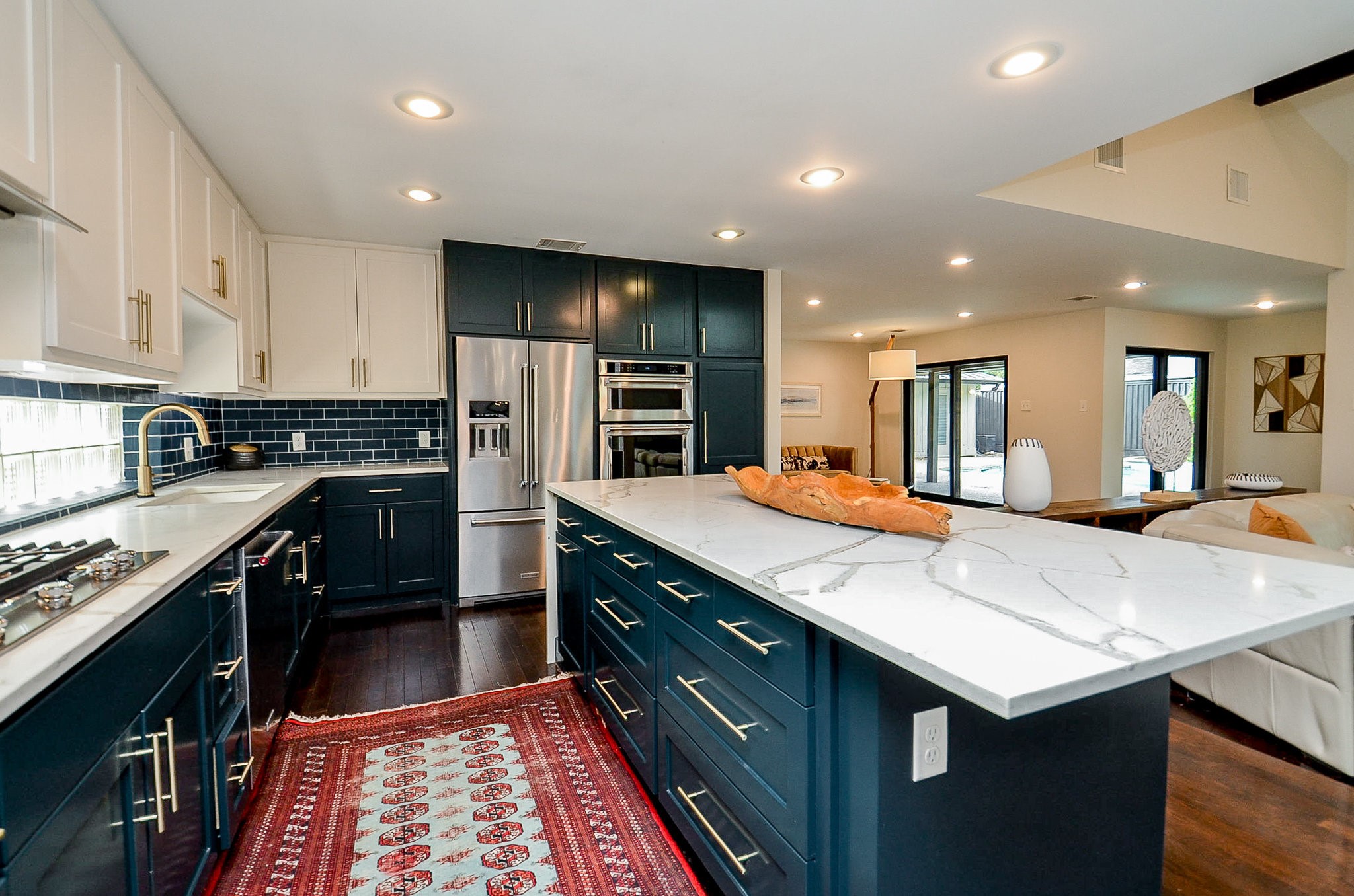 10003 Burgoyne Road Houston, TX 77042 - Photo 17 of 48 Open to all living areas and with views of the courtyard and pool this kitchen is perfect for entertaining
