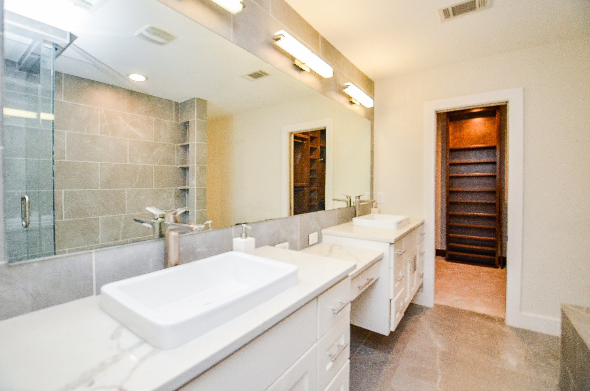 10003 Burgoyne Road Houston, TX 77042 - Photo 23 of 48 a spacious bathroom with a bathtub sink and mirror