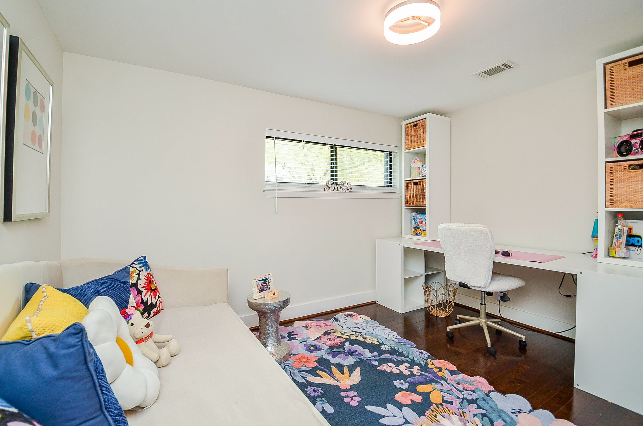 10003 Burgoyne Road Houston, TX 77042 - Photo 31 of 48 a bedroom with a bed and a chair