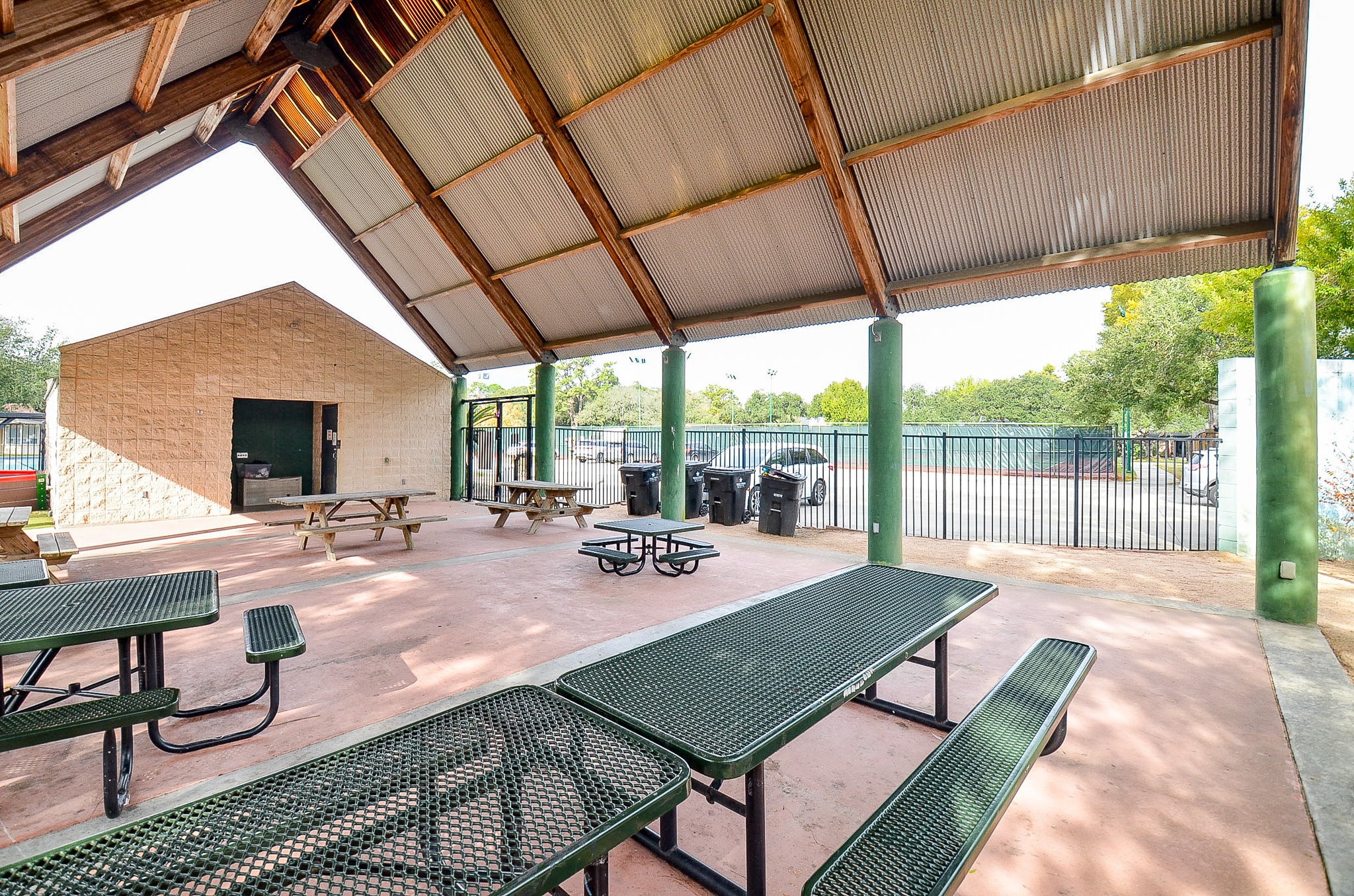 10003 Burgoyne Road Houston, TX 77042 - Photo 44 of 48 a outdoor space with furniture