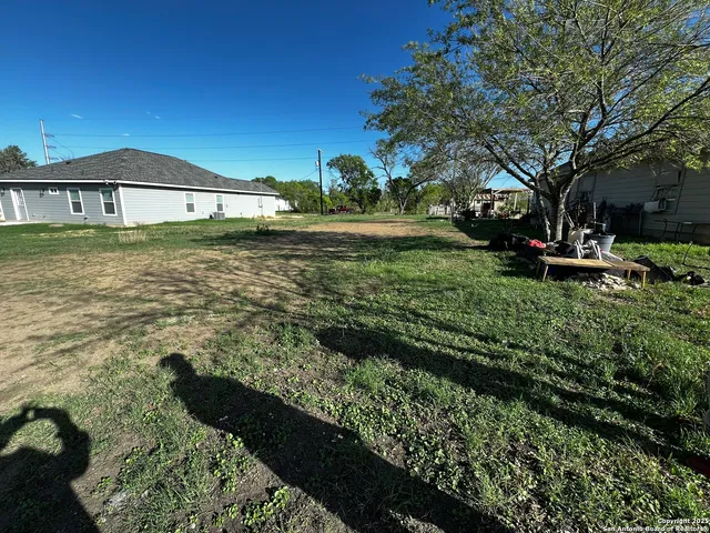 a view of house with a yard