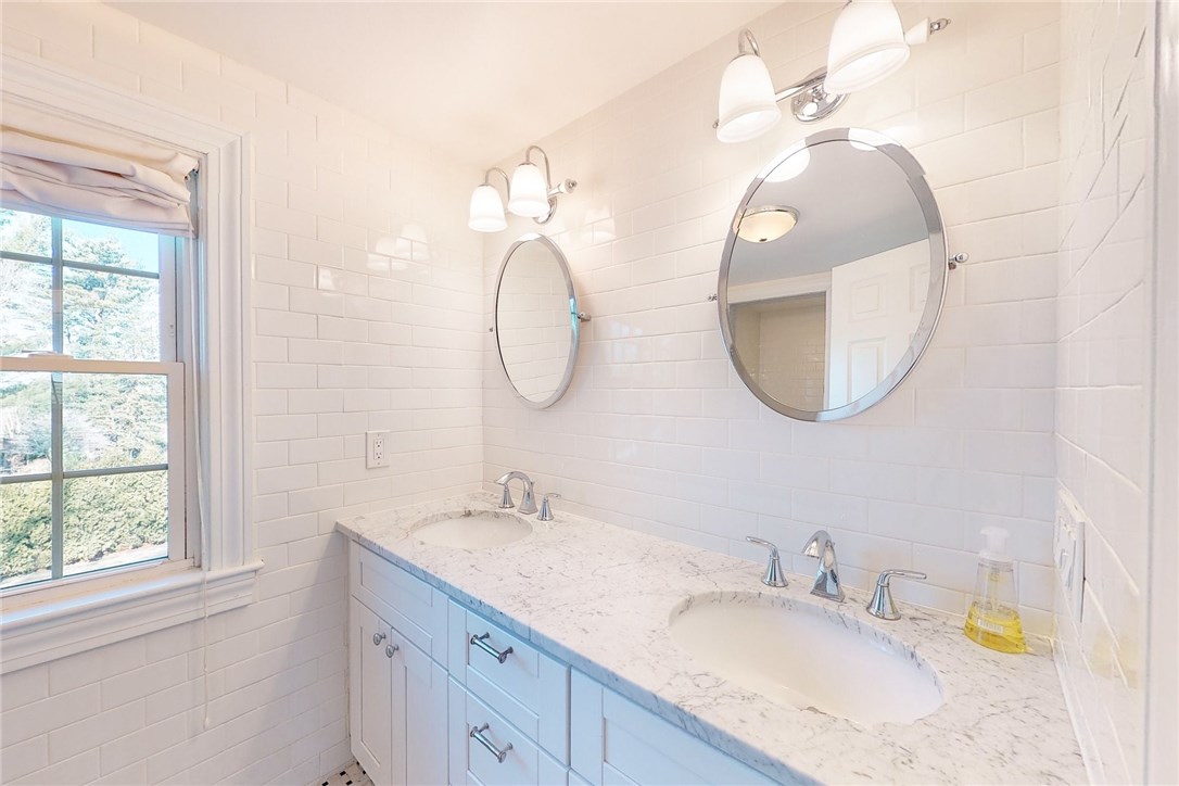 133 Crestwood Road Warwick, RI 02886 - Photo 35 of 40