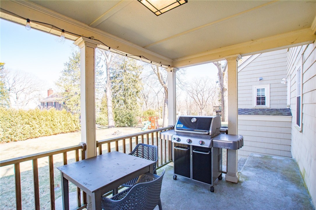 133 Crestwood Road Warwick, RI 02886 - Photo 6 of 40