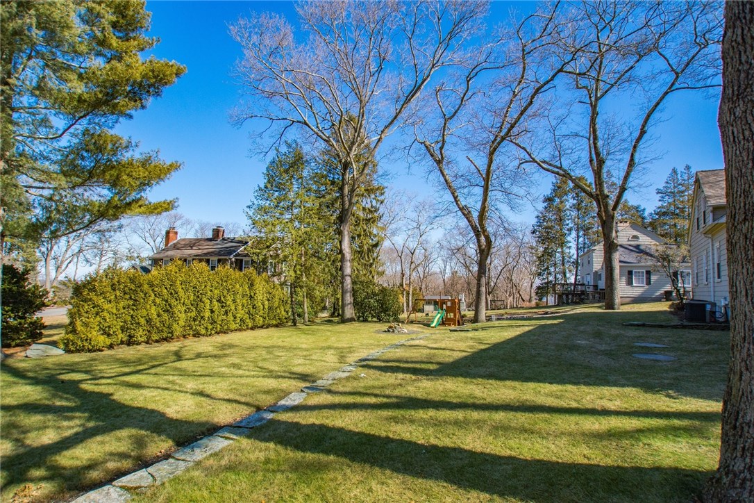 133 Crestwood Road Warwick, RI 02886 - Photo 7 of 40