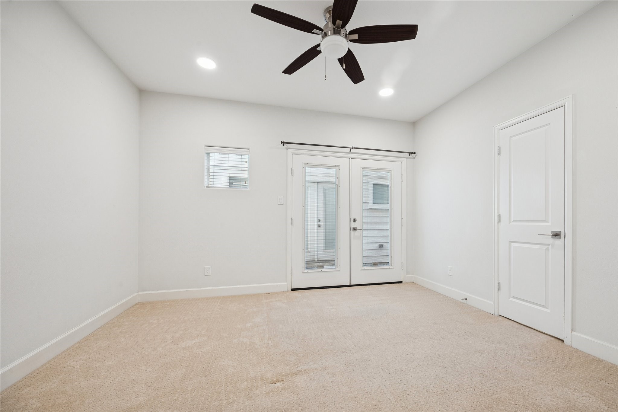 405 North Nagle Street, Unit B Houston, TX 77003 - Photo 16 of 24 an empty room with closet area